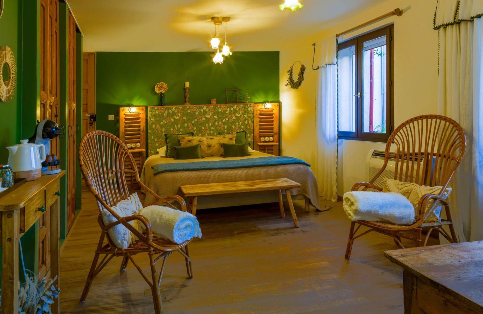 Chambres D'Hotes L'Oreliane En Provence Only Adult Chateauneuf-de-Gadagne Exterior photo